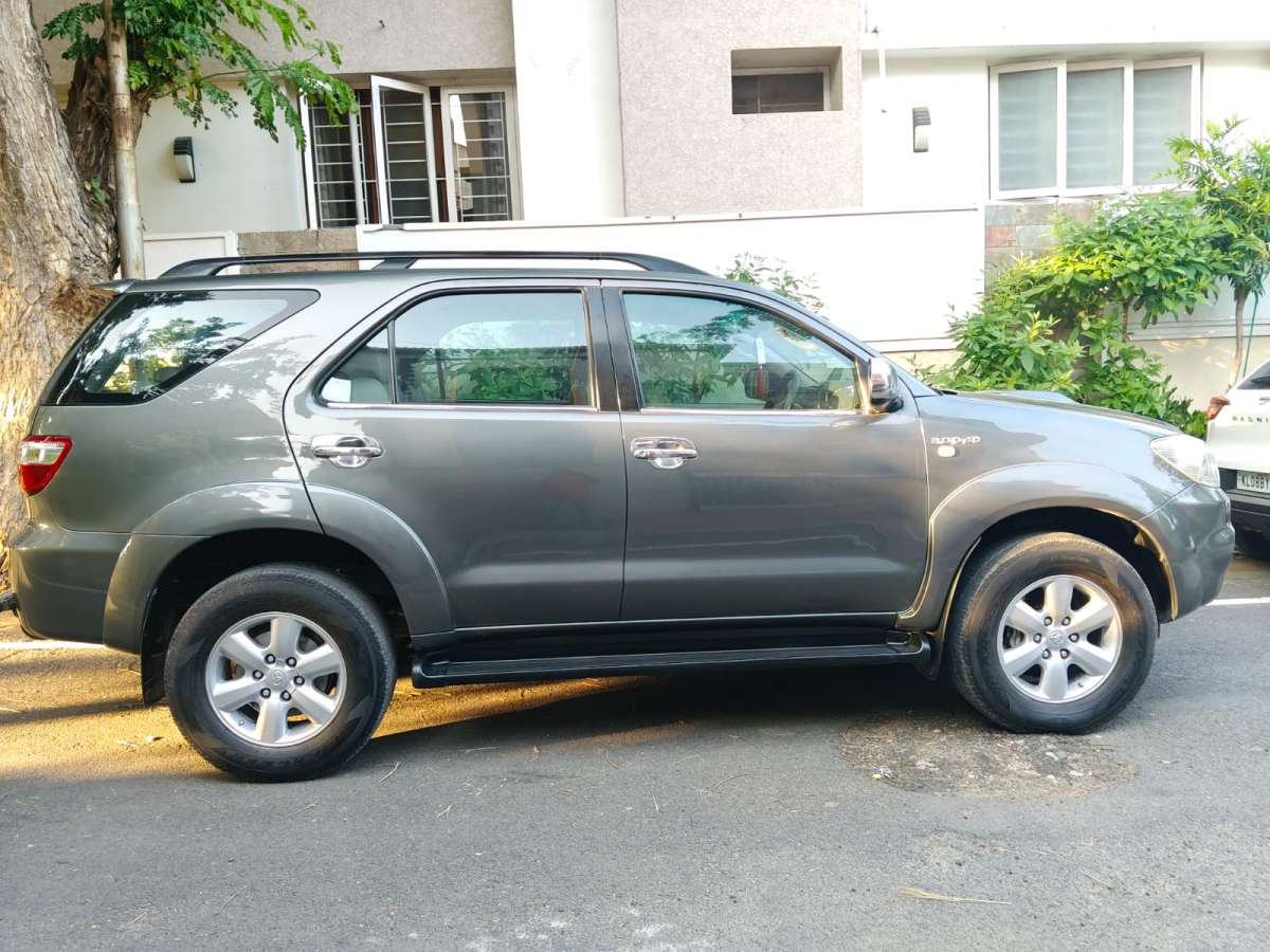 Toyota Fortuner - Image 4