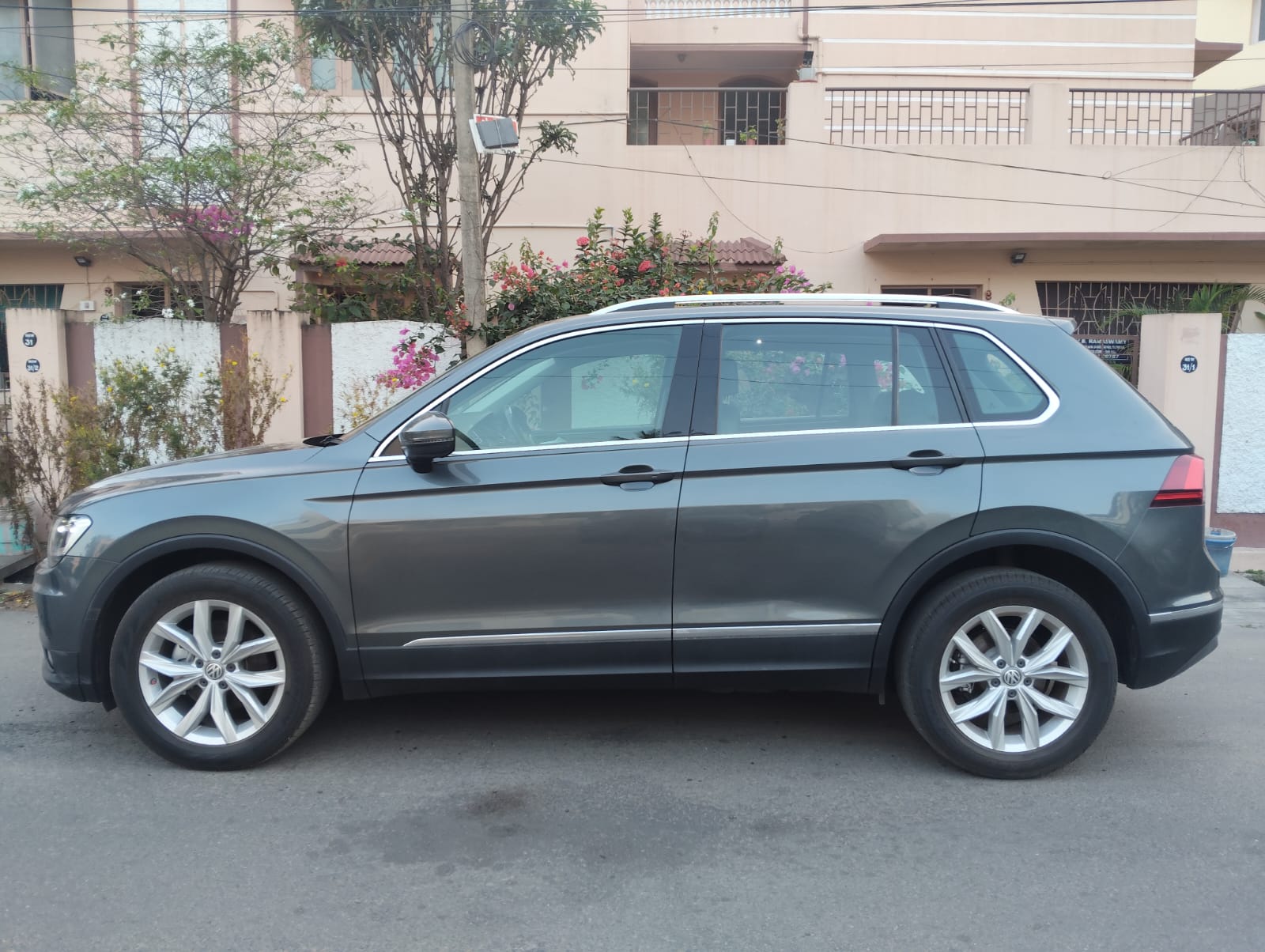 Volkswagen Tiguan - Image 5