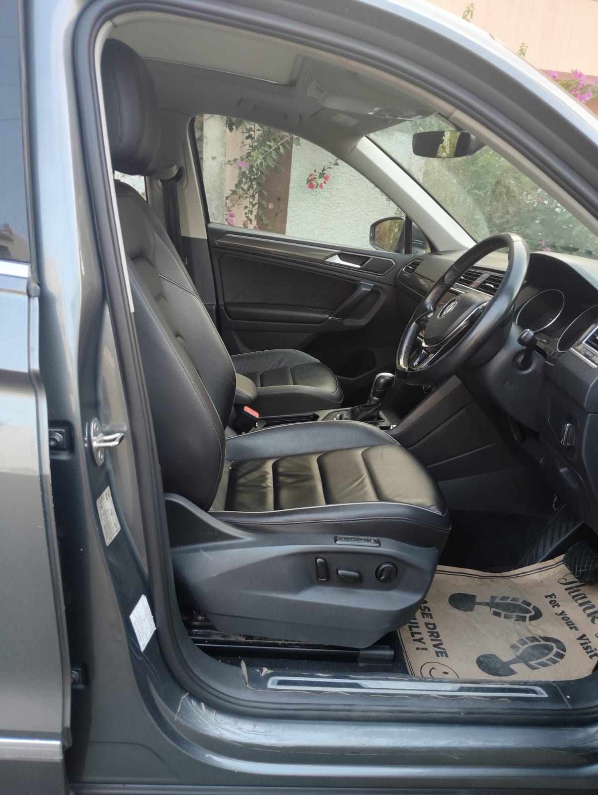 Volkswagen Tiguan - Image 2