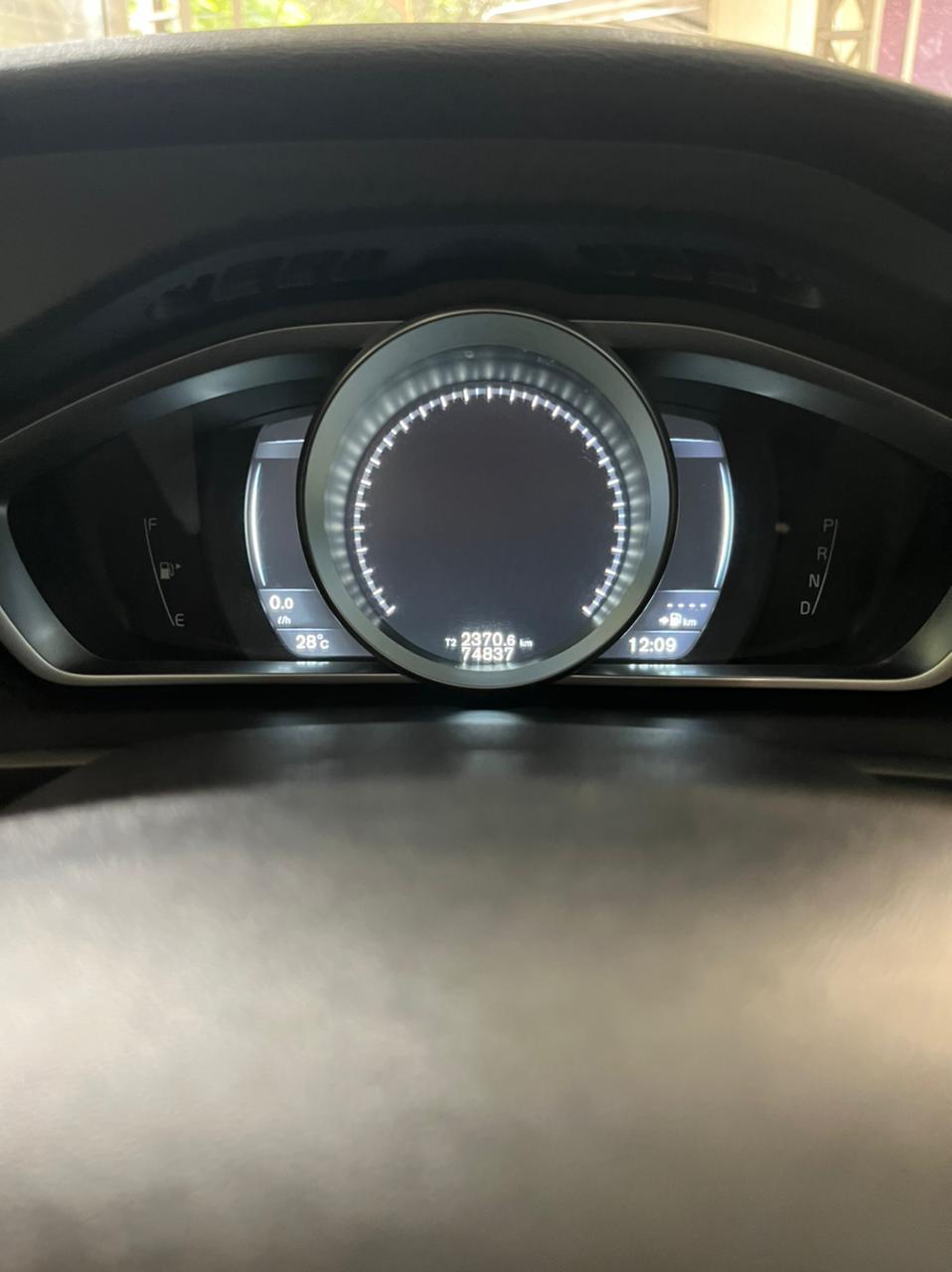 Volvo V40 - Image 11