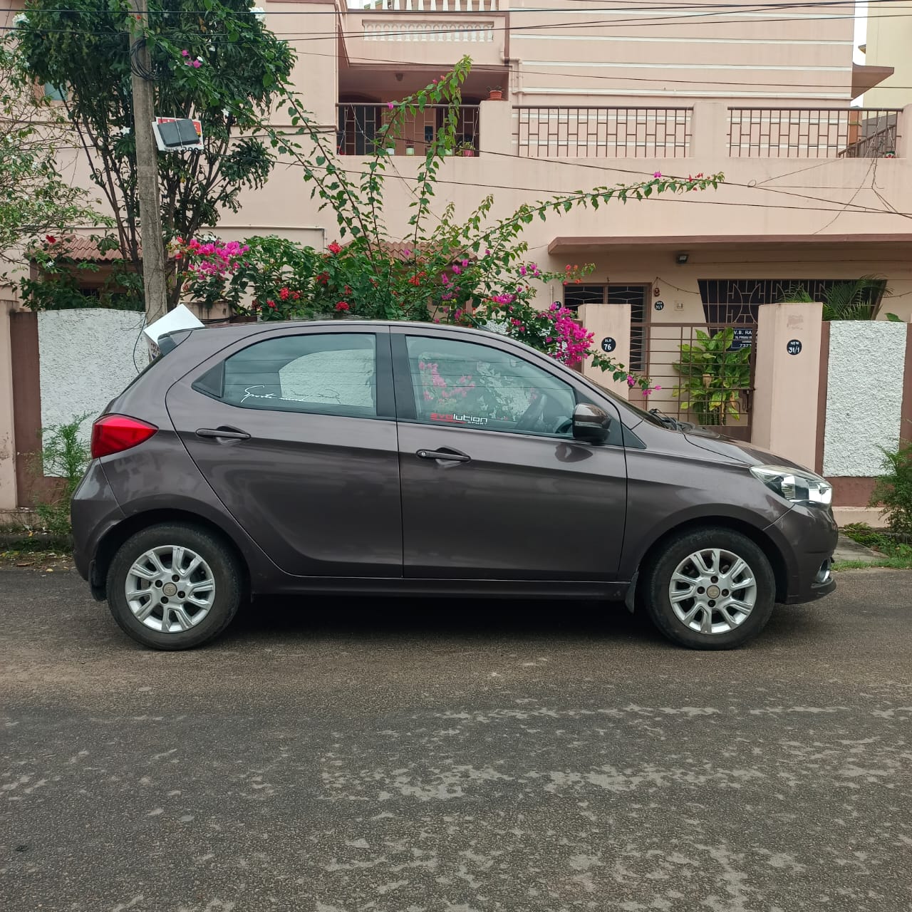 Tata Tiago - Image 2