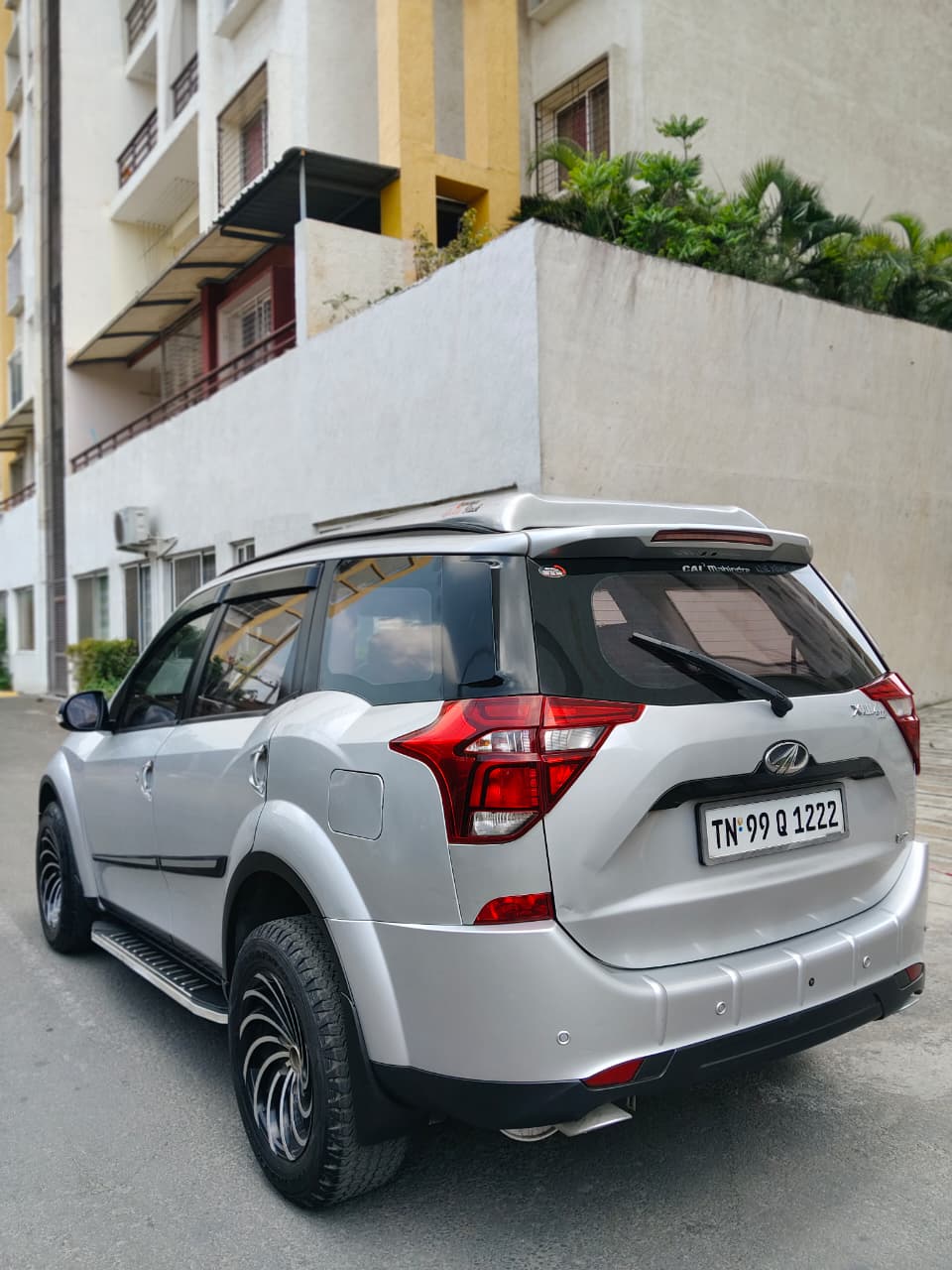Mahindra XUV500 - Image 3