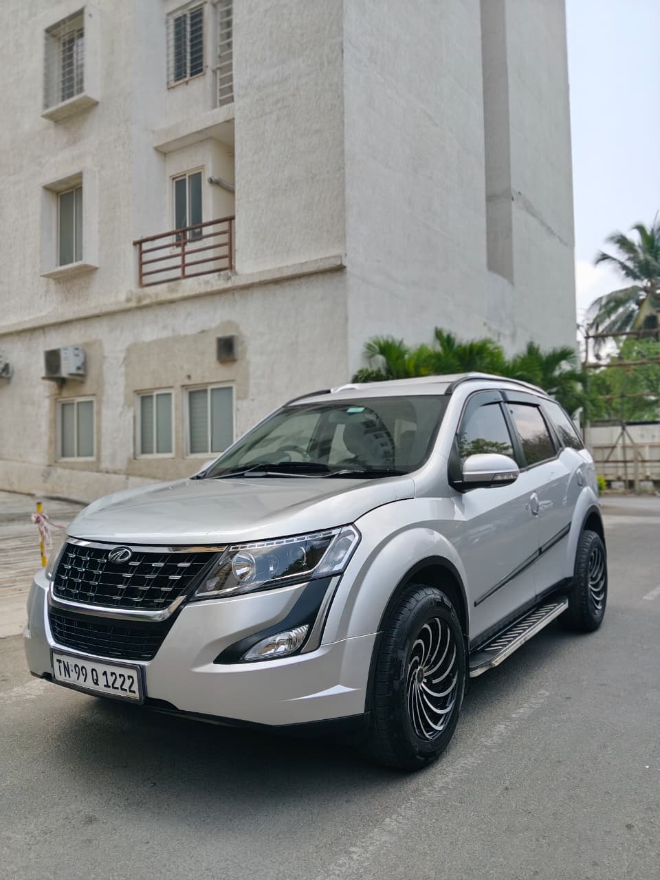 Mahindra XUV500 - Image 2