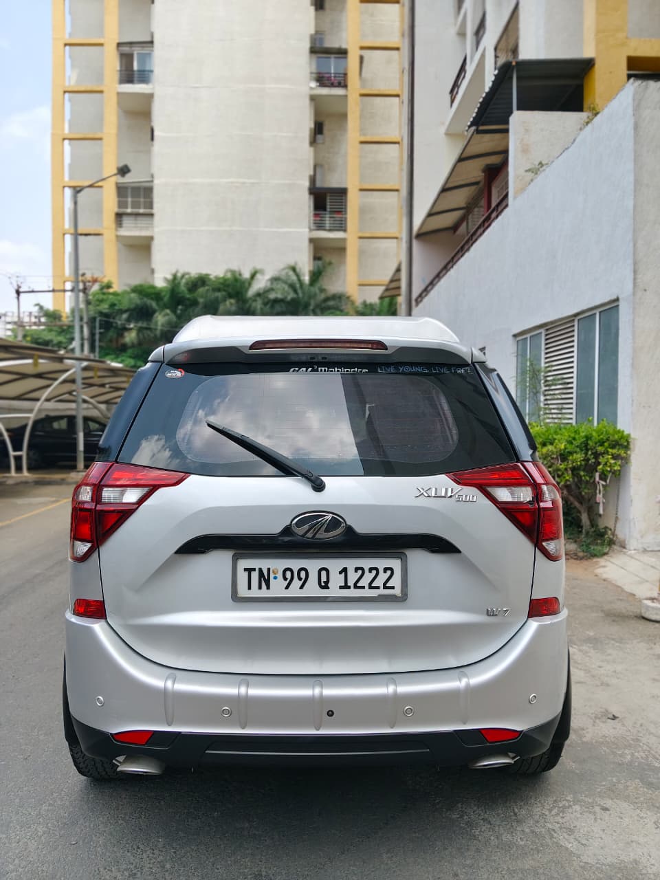 Mahindra XUV500 - Image 8