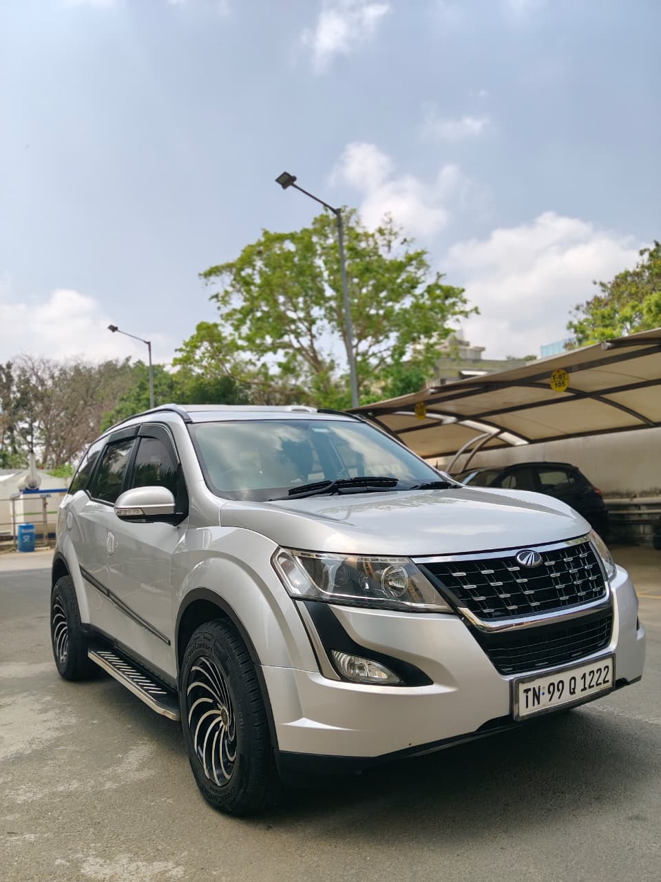 Mahindra XUV500 - Image 4