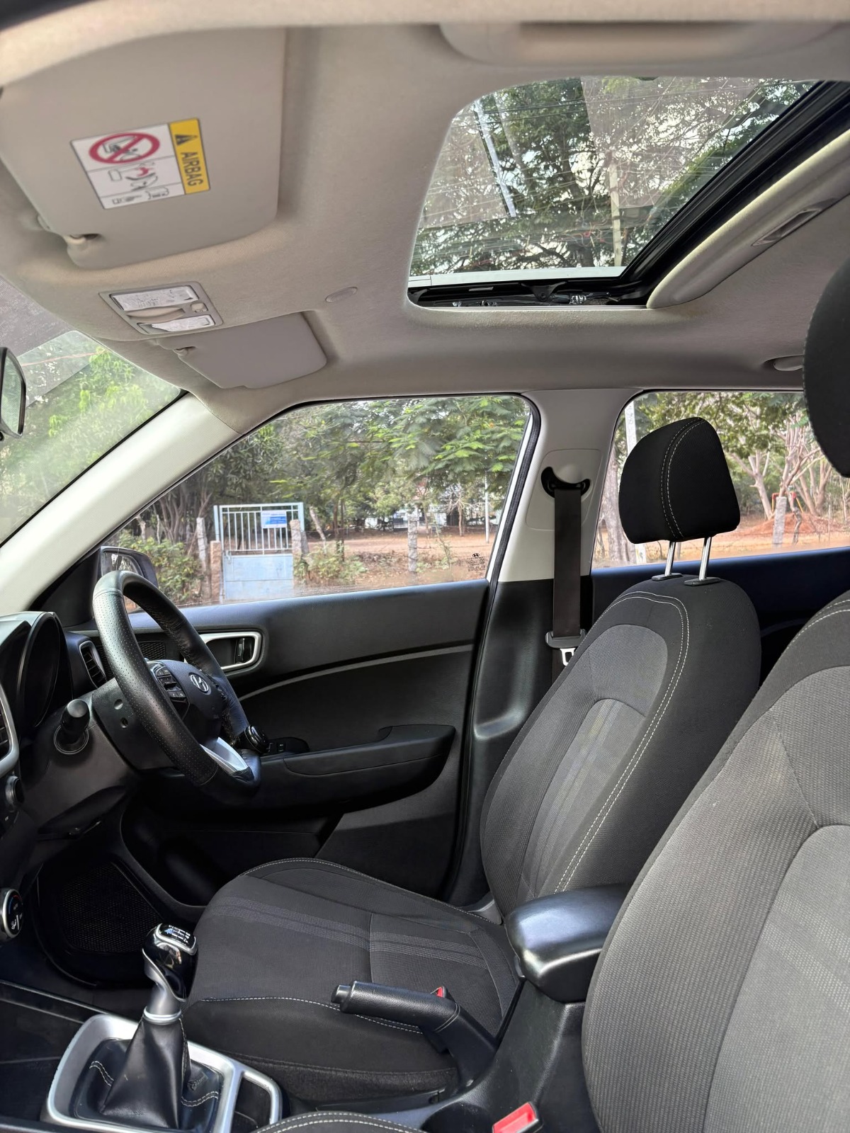 Hyundai Venue - Image 2