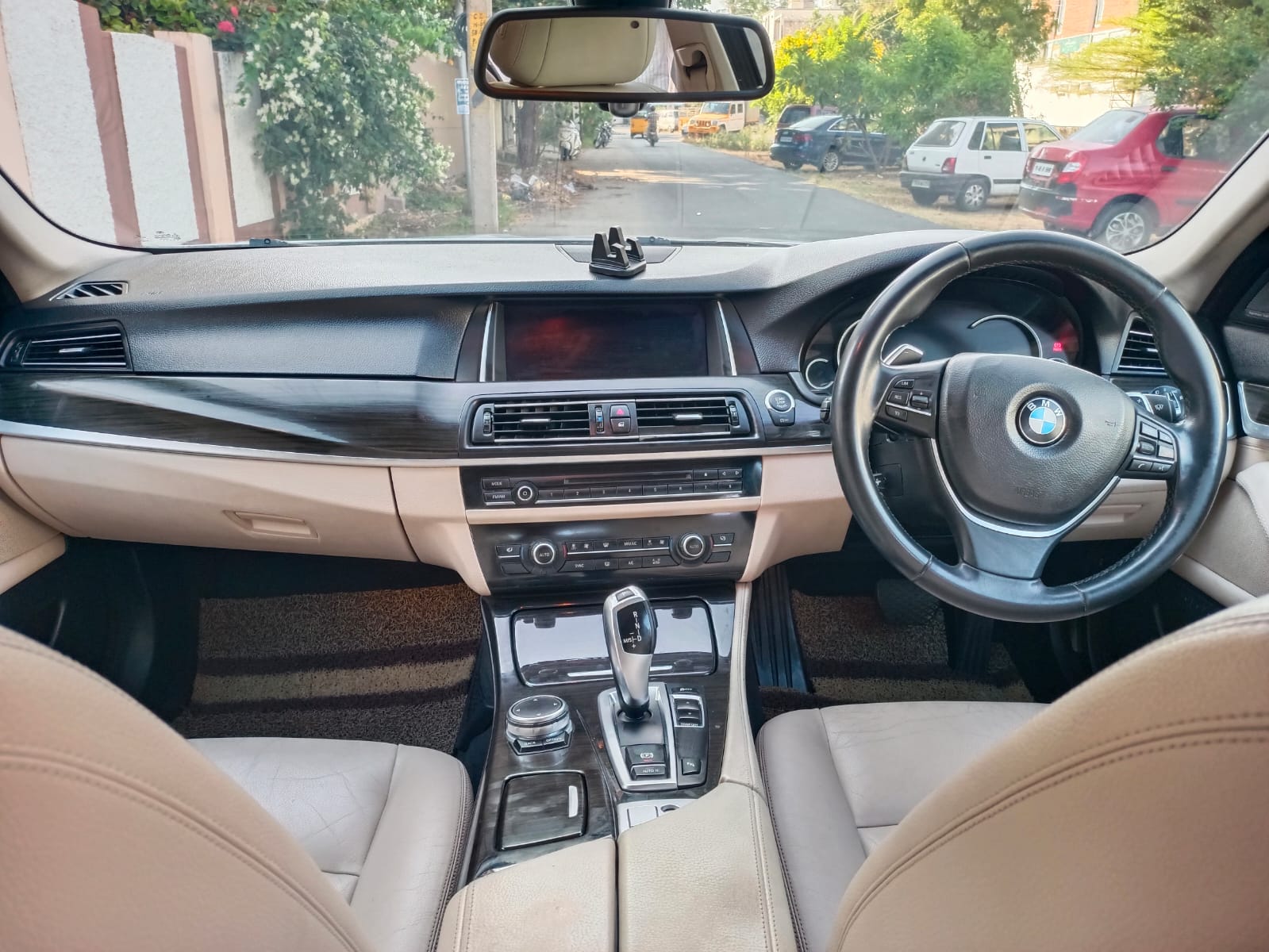 BMW 5 Series - Image 5