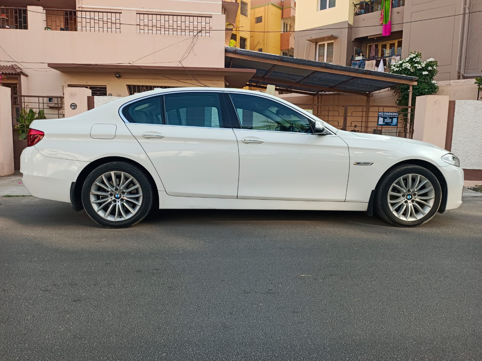 BMW 5 Series - Image 2