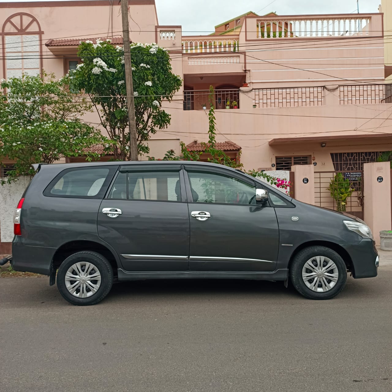 Toyota Innova - Image 3