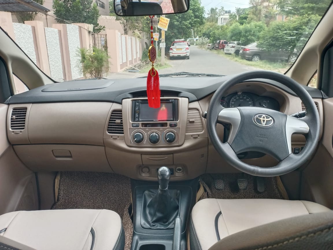 Toyota Innova - Image 2