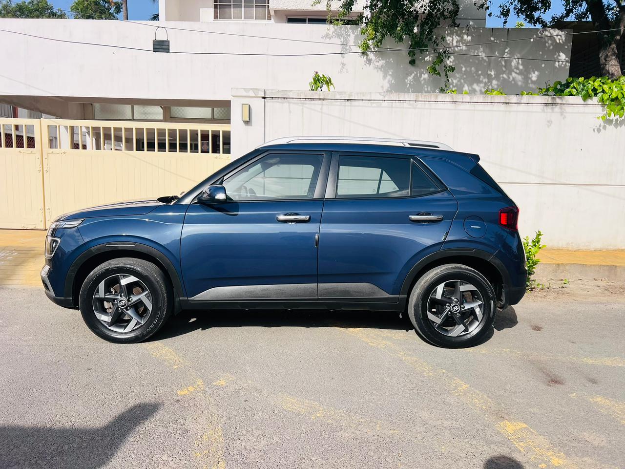Hyundai Venue - Image 2