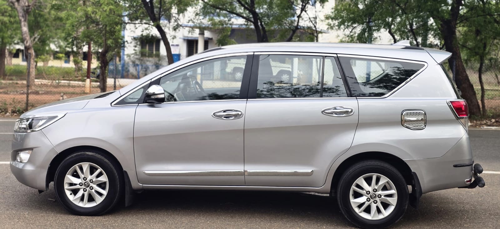 Toyota Innova - Image 5