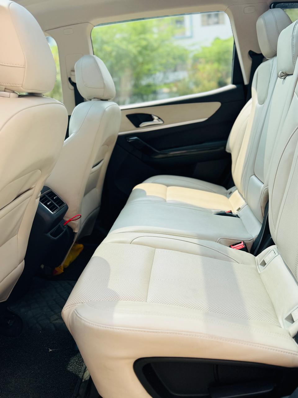 Mahindra XUV700 - Image 7
