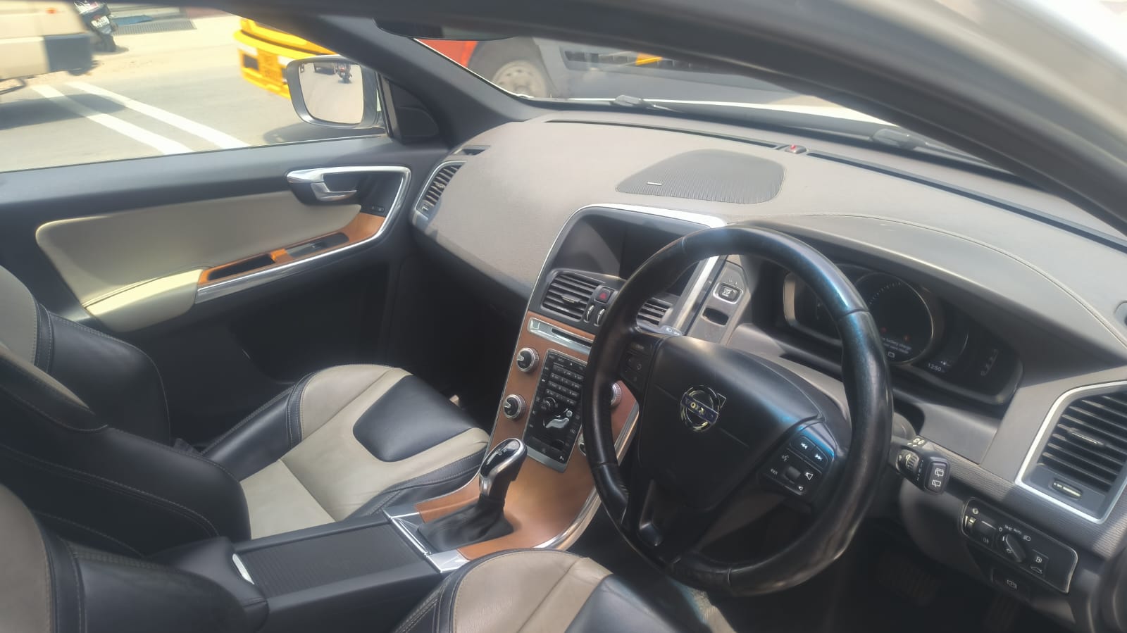 Volvo XC60 - Image 2