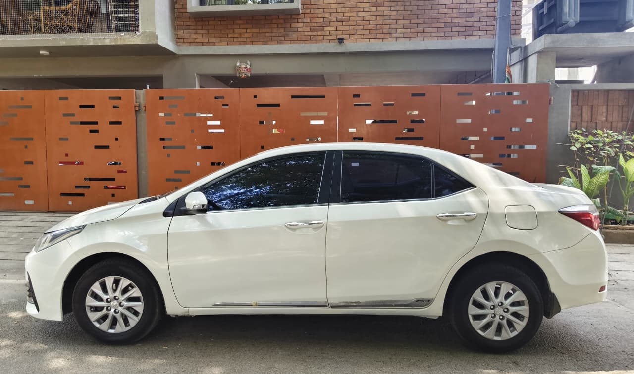 Toyota Corolla Altis - Image 6
