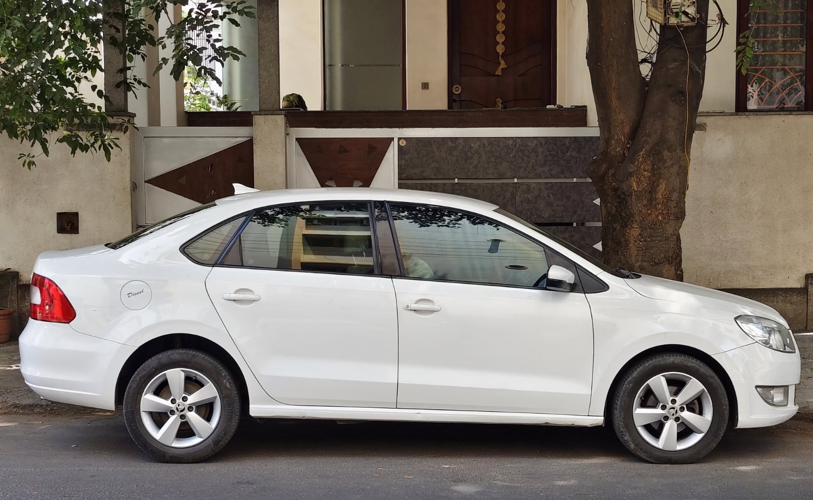 Skoda Rapid - Image 9