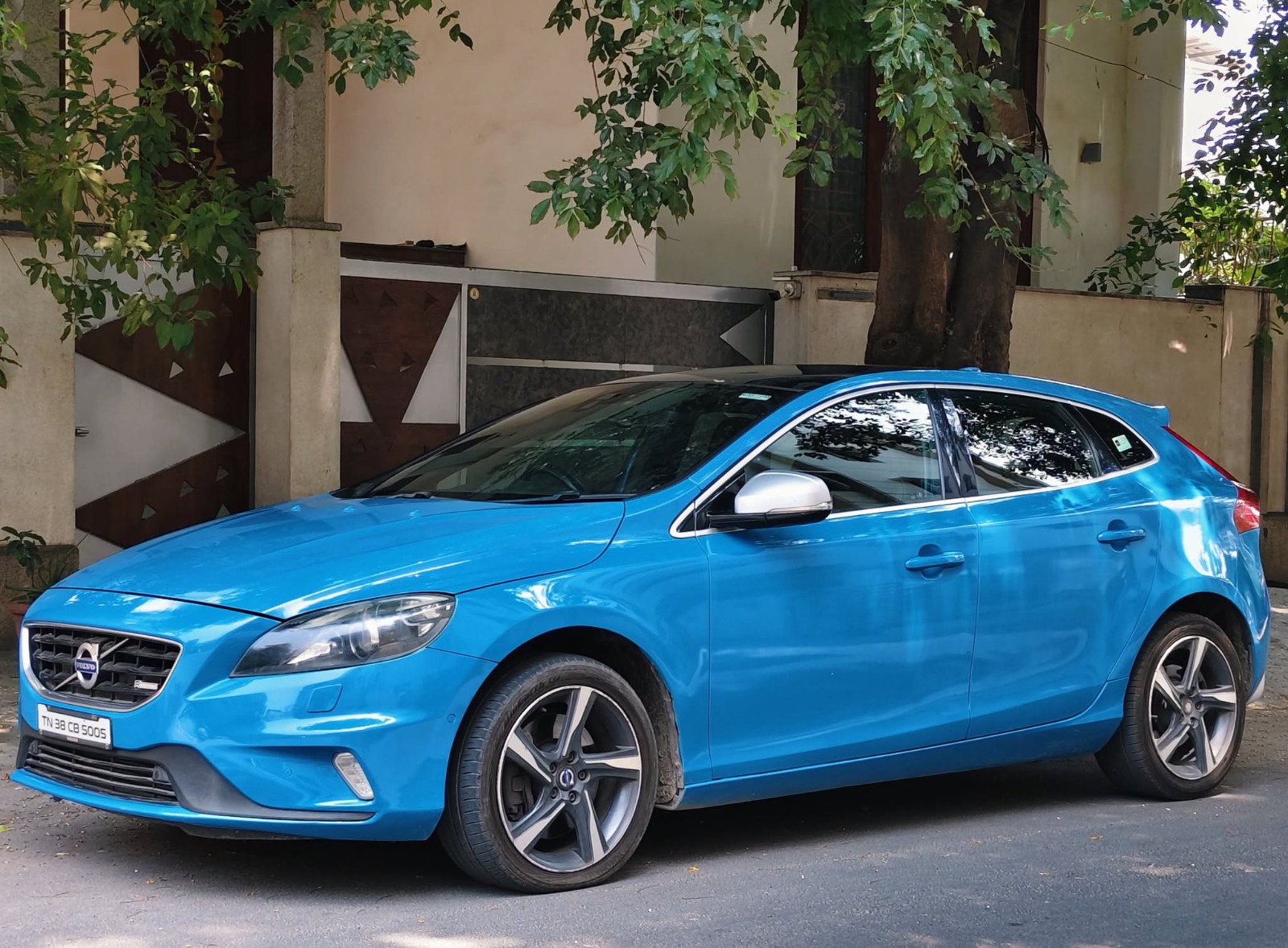 Volvo V40 - Image 2