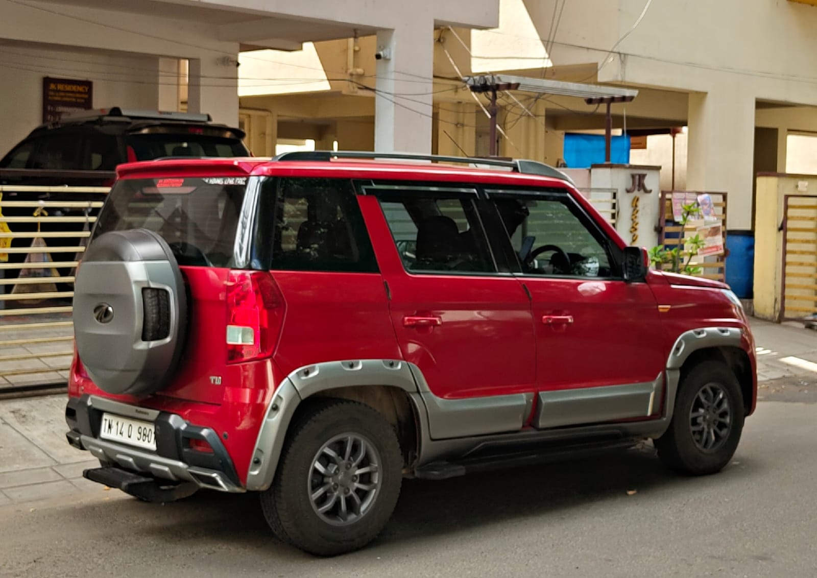 Mahindra TUV300 - Image 2