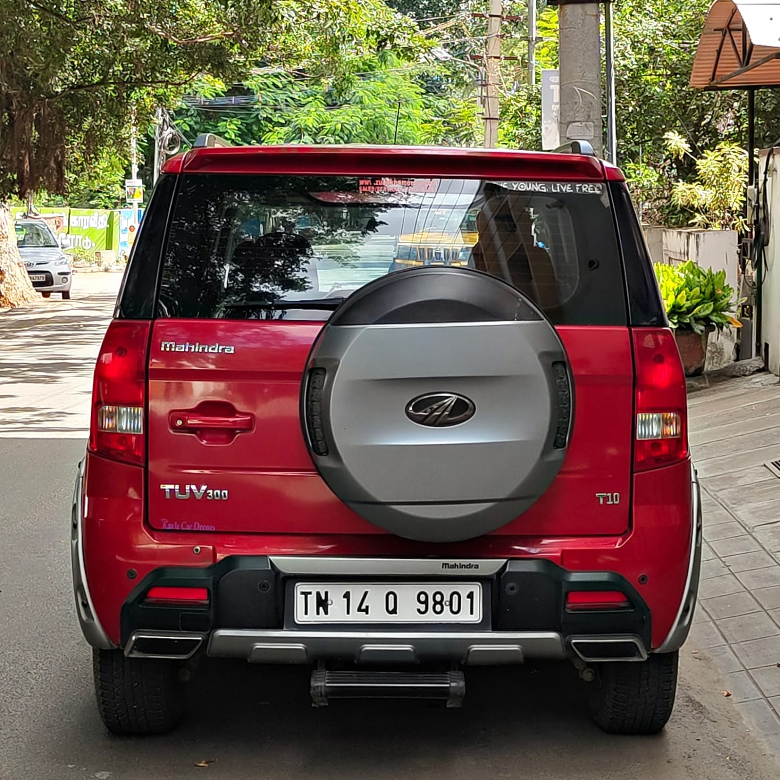 Mahindra TUV300 - Image 6