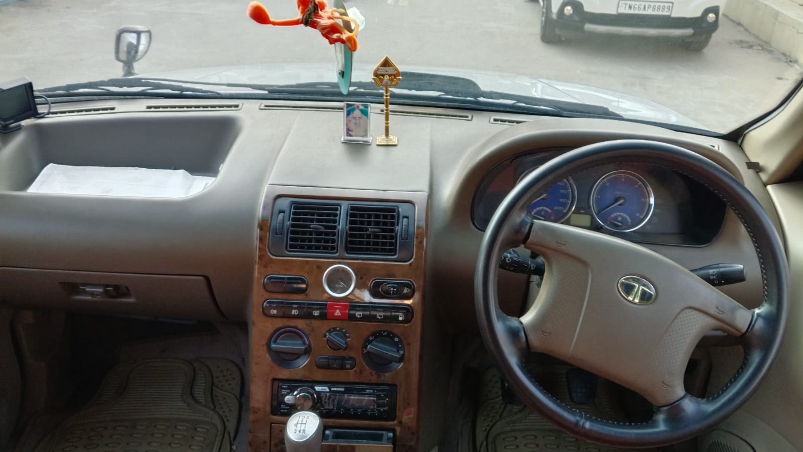Tata Safari - Image 9