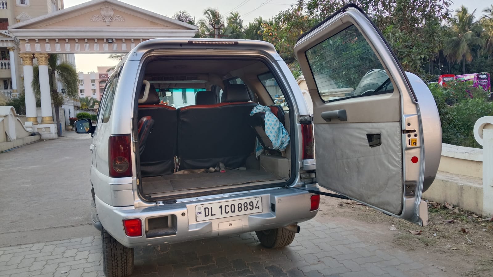 Tata Safari - Image 3