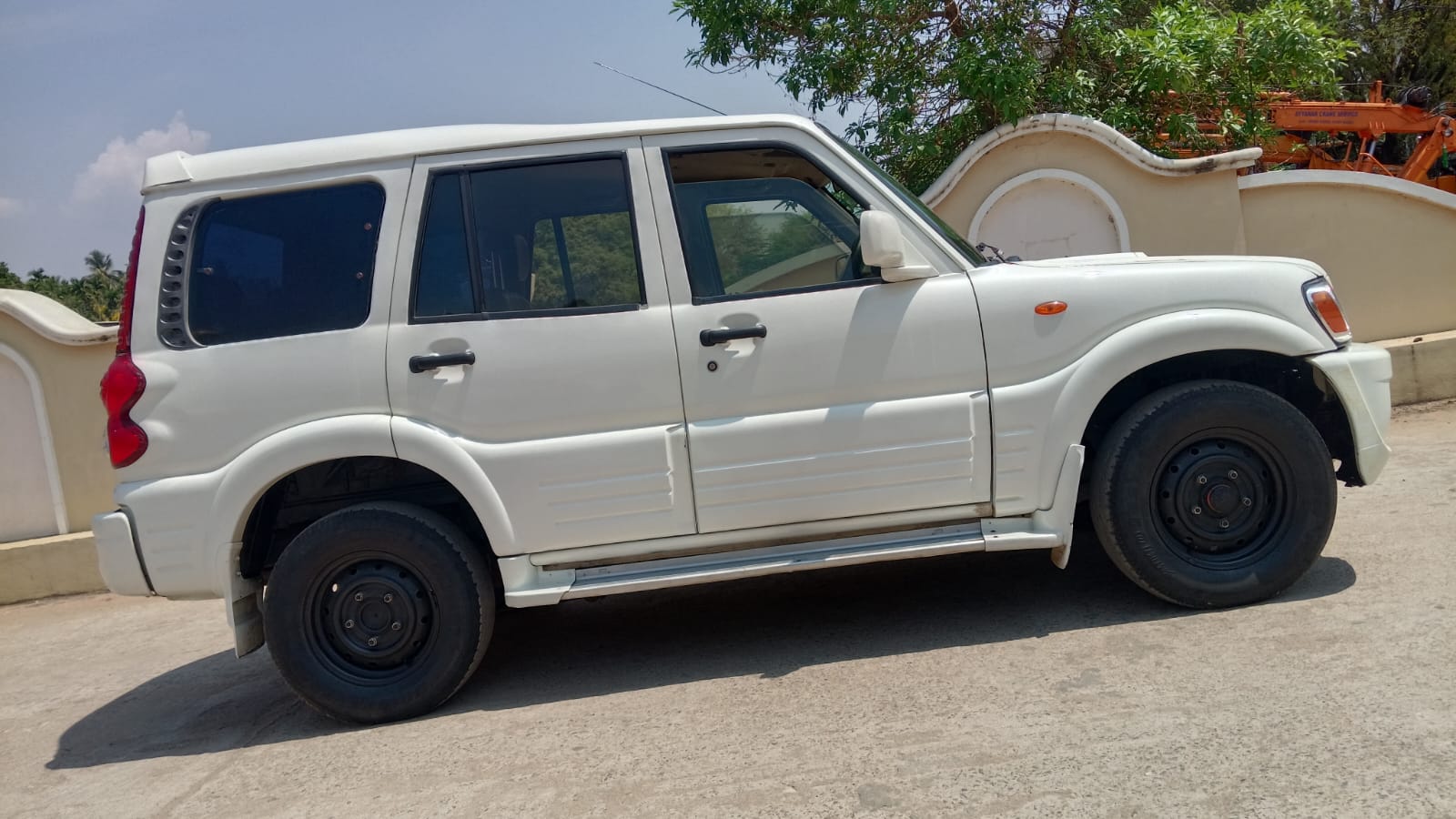 Mahindra Scorpio - Image 2