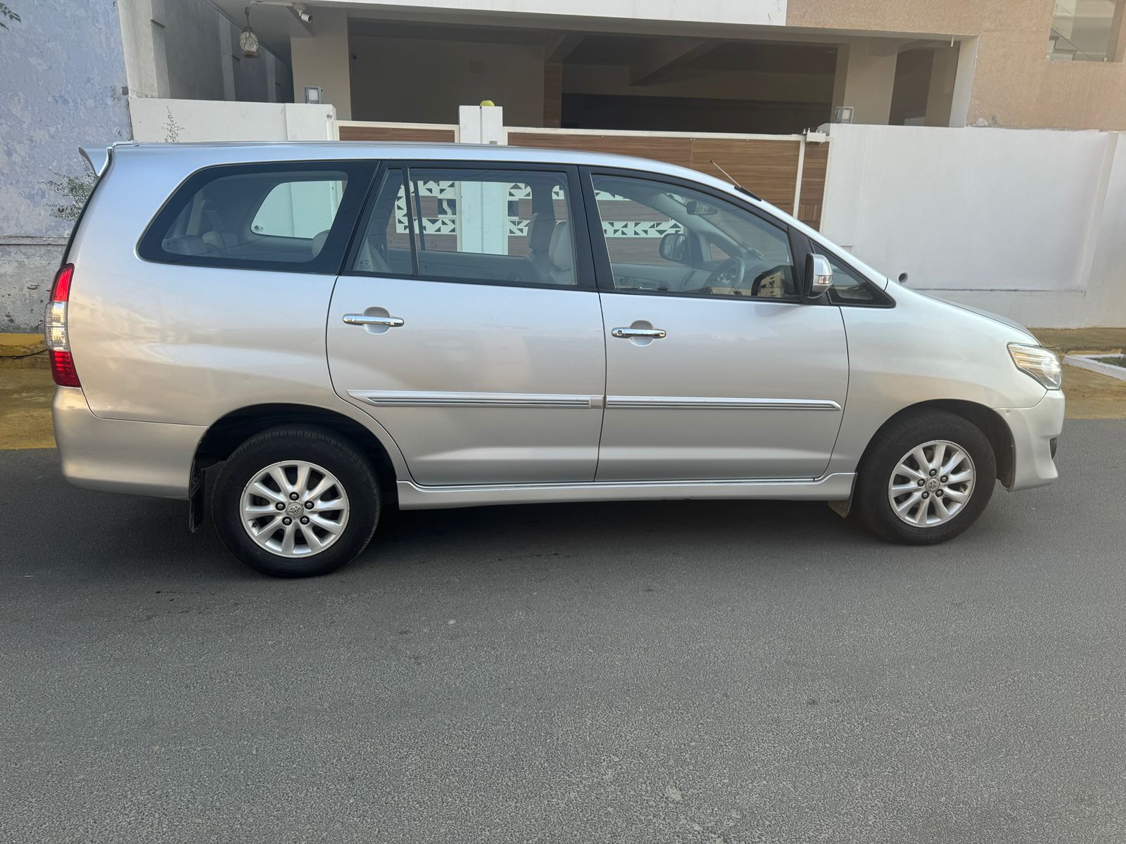 Toyota Innova - Image 5