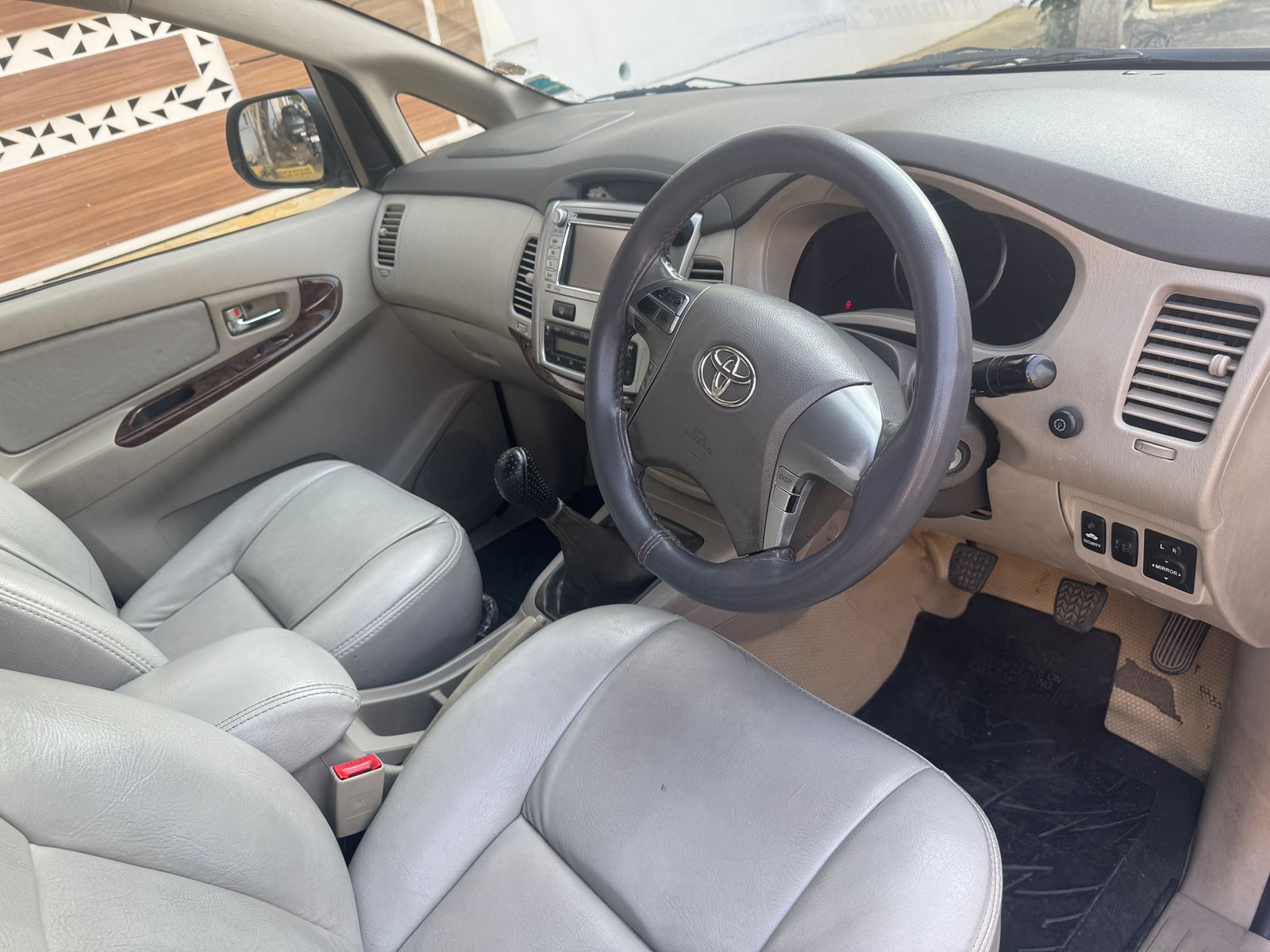 Toyota Innova - Image 4