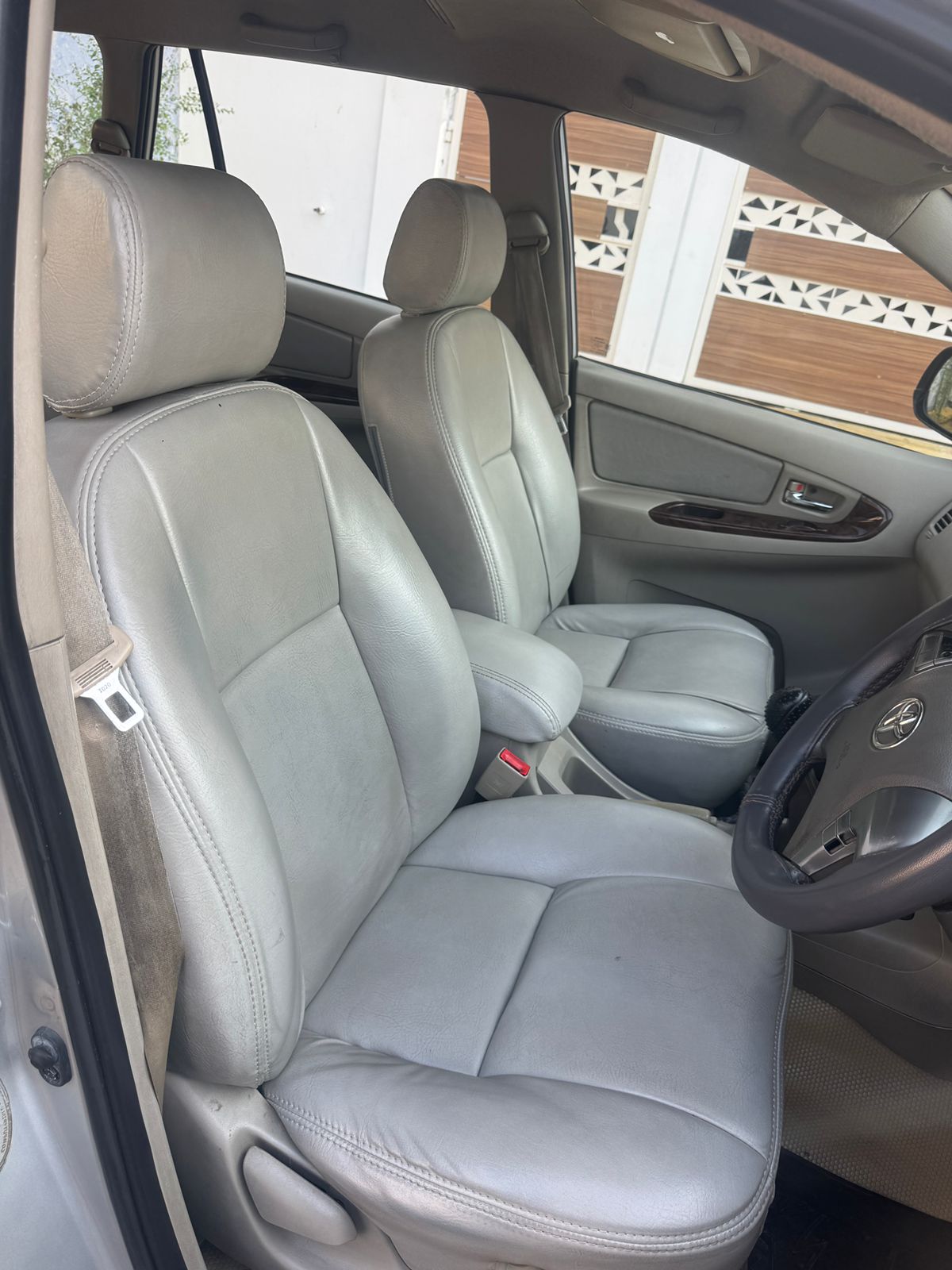 Toyota Innova - Image 3