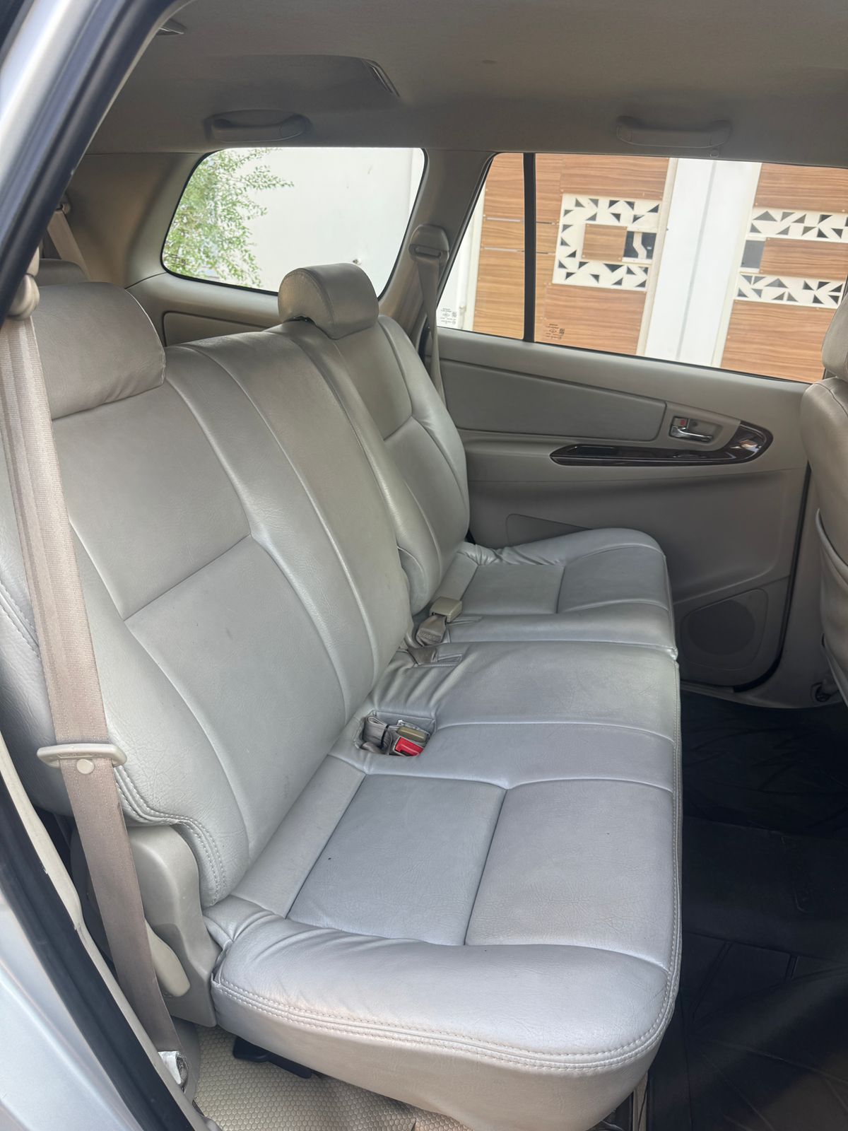 Toyota Innova - Image 2