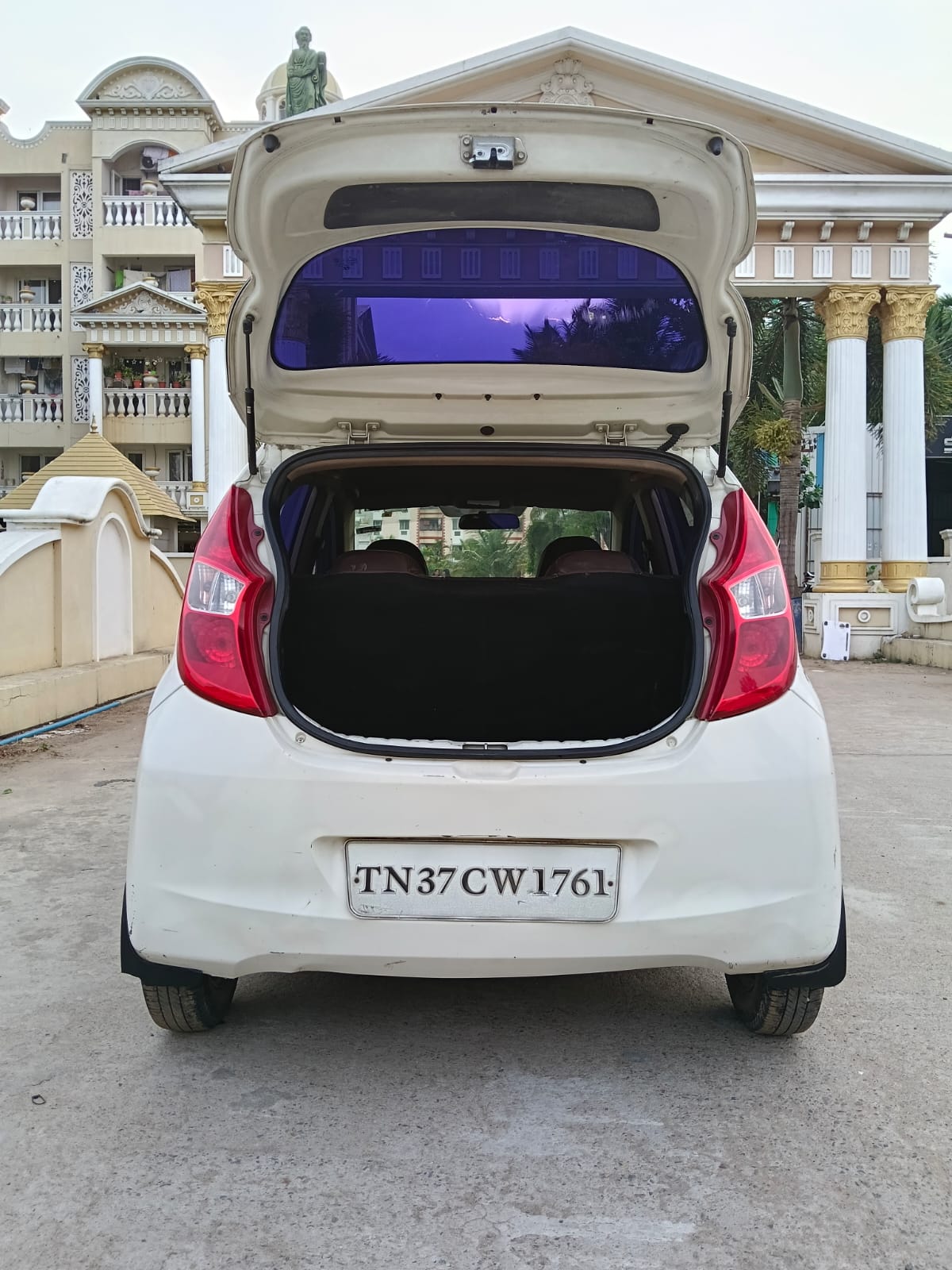 Hyundai Eon - Image 1