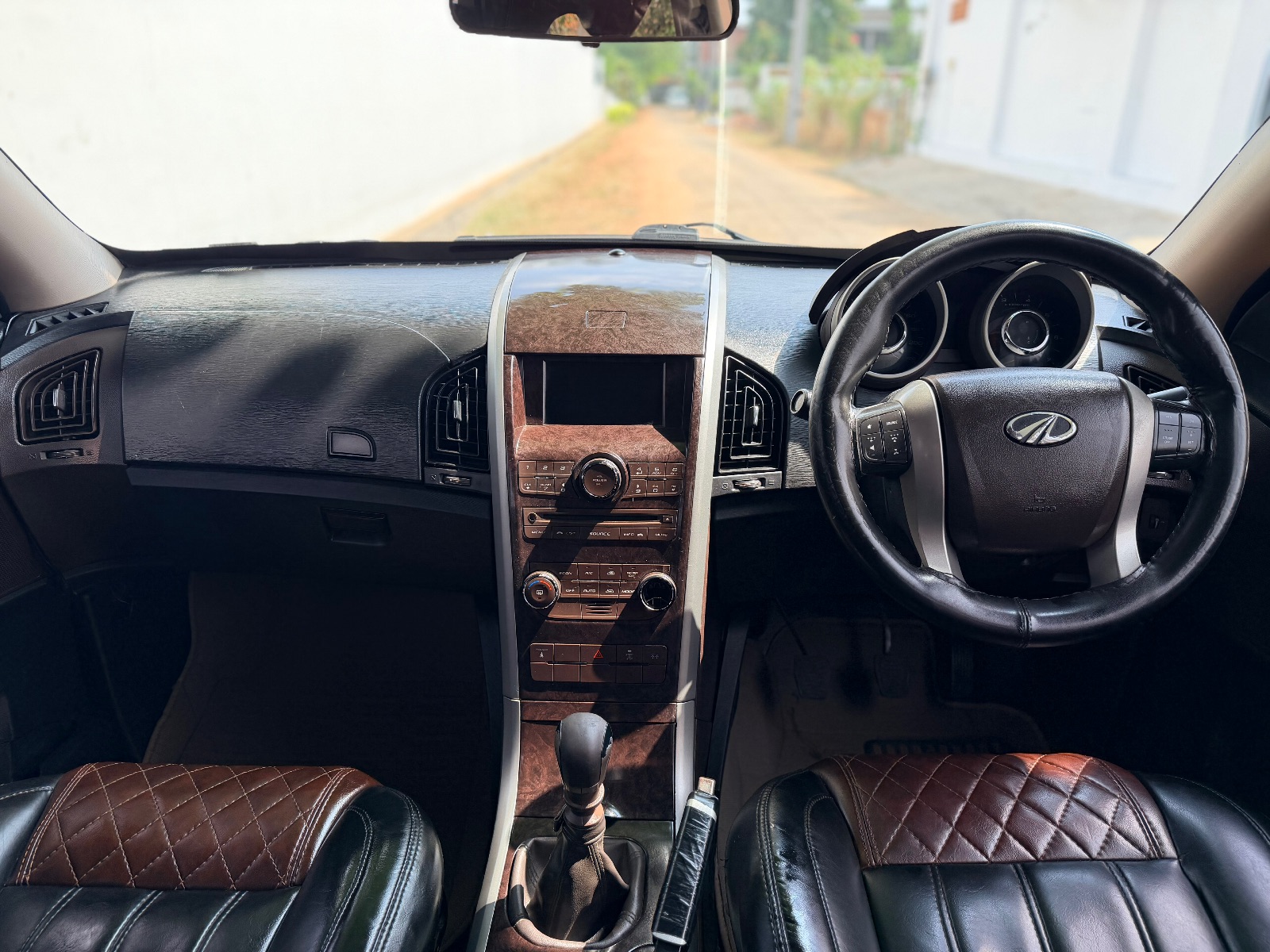 Mahindra XUV500 - Image 5