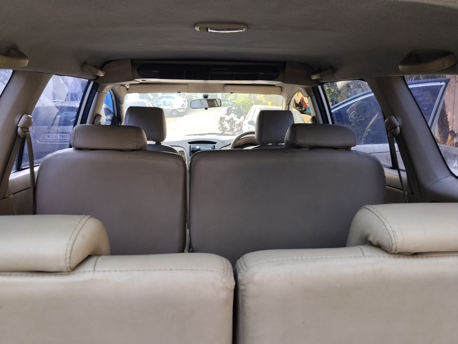 Toyota Innova - Image 2