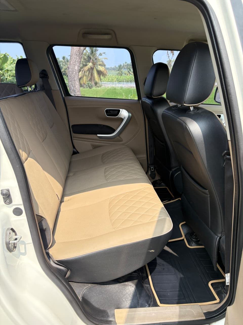 Mahindra TUV300 - Image 2