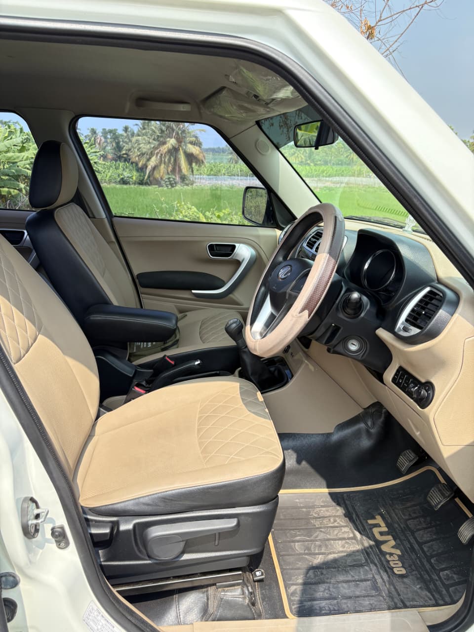 Mahindra TUV300 - Image 4