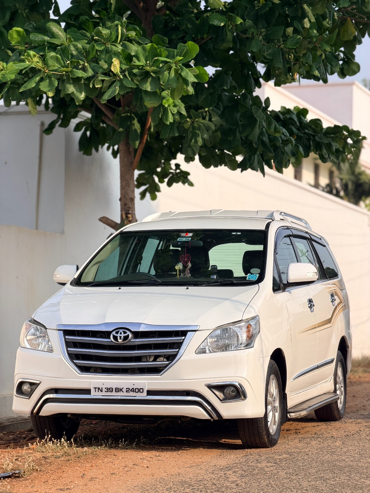 Toyota Innova - Image 2