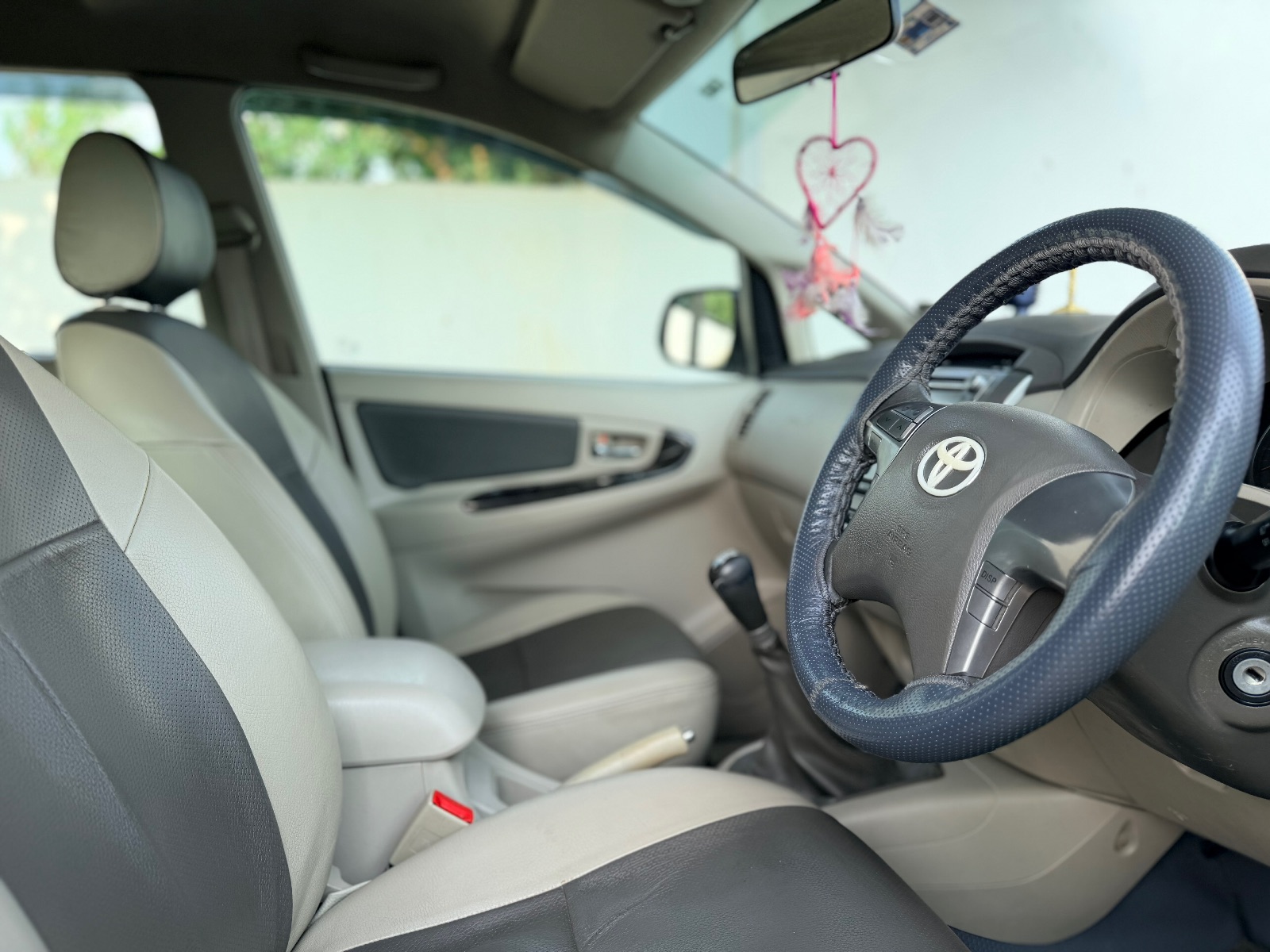 Toyota Innova - Image 7
