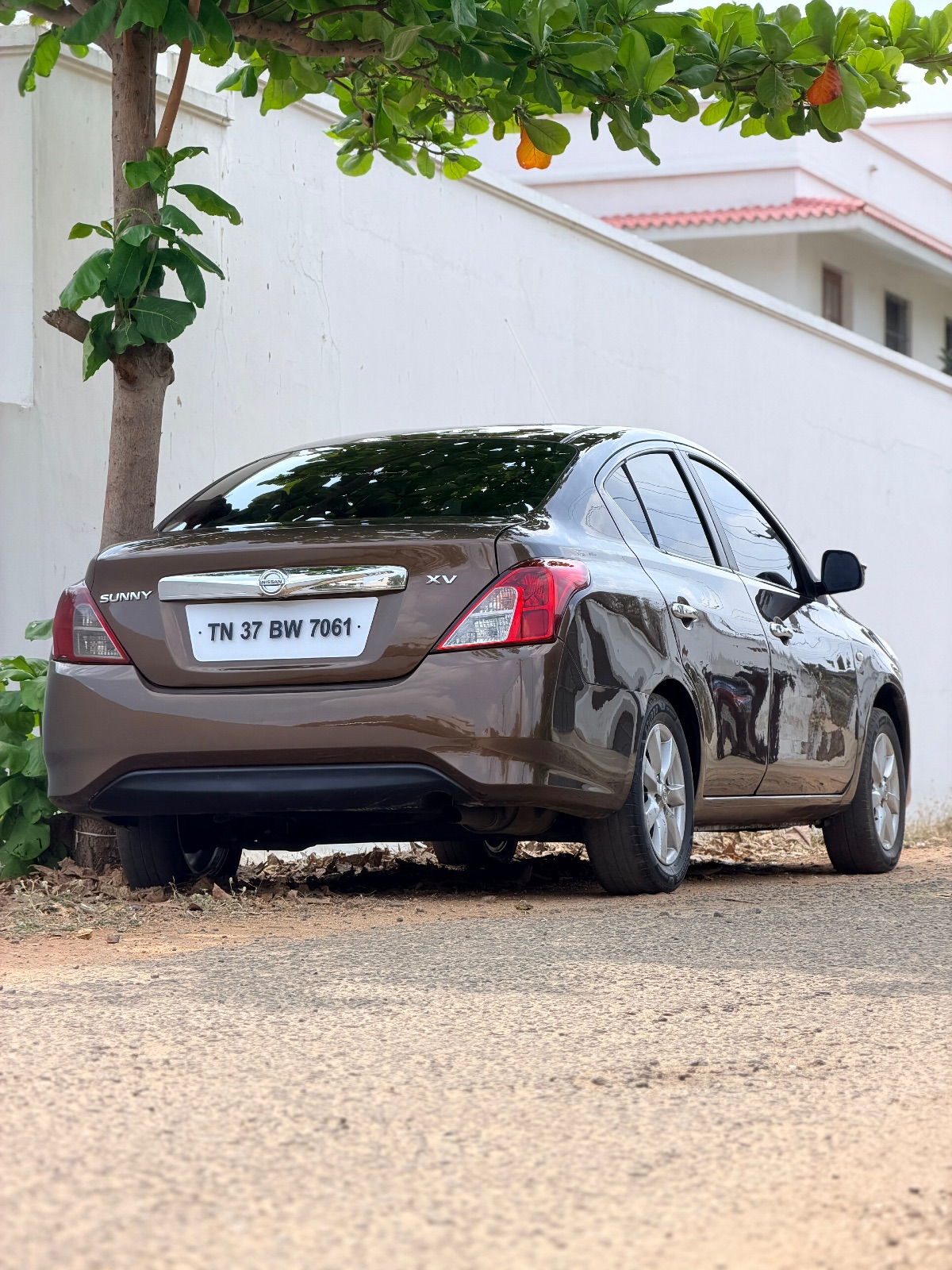 Nissan Sunny - Image 5