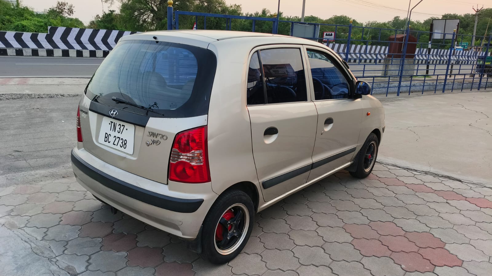 Hyundai Santro Xing - Image 5