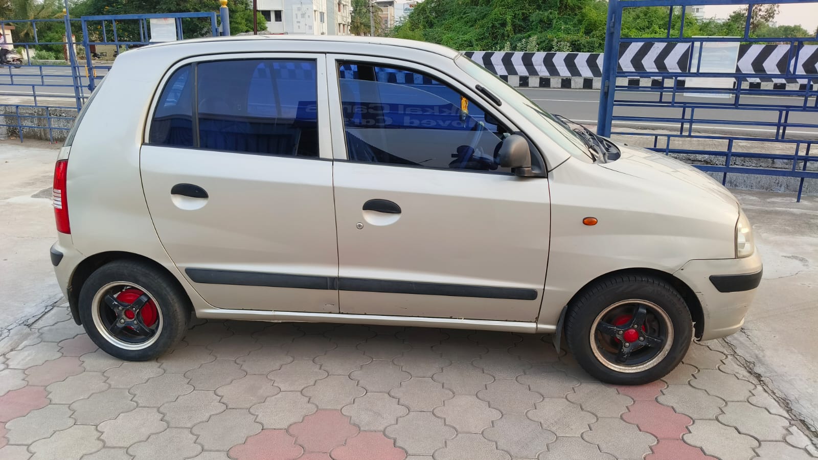 Hyundai Santro Xing - Image 8