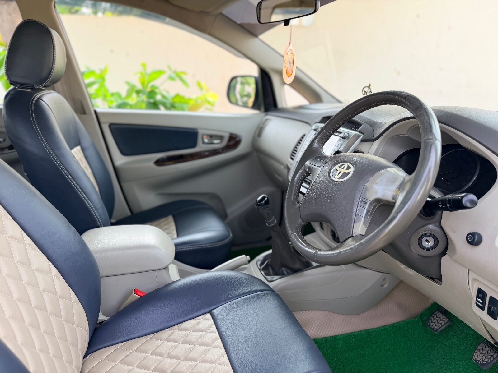 Toyota Innova - Image 8