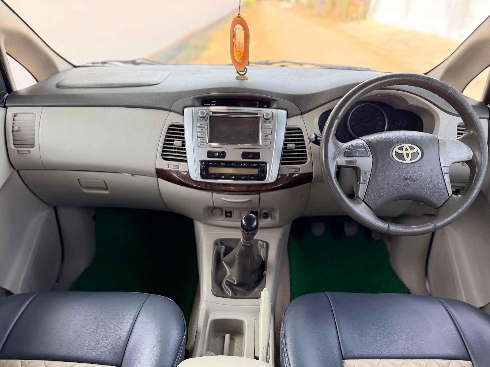 Toyota Innova - Image 6