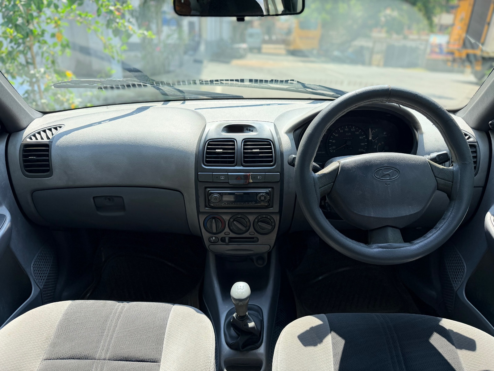 Hyundai Accent - Image 9