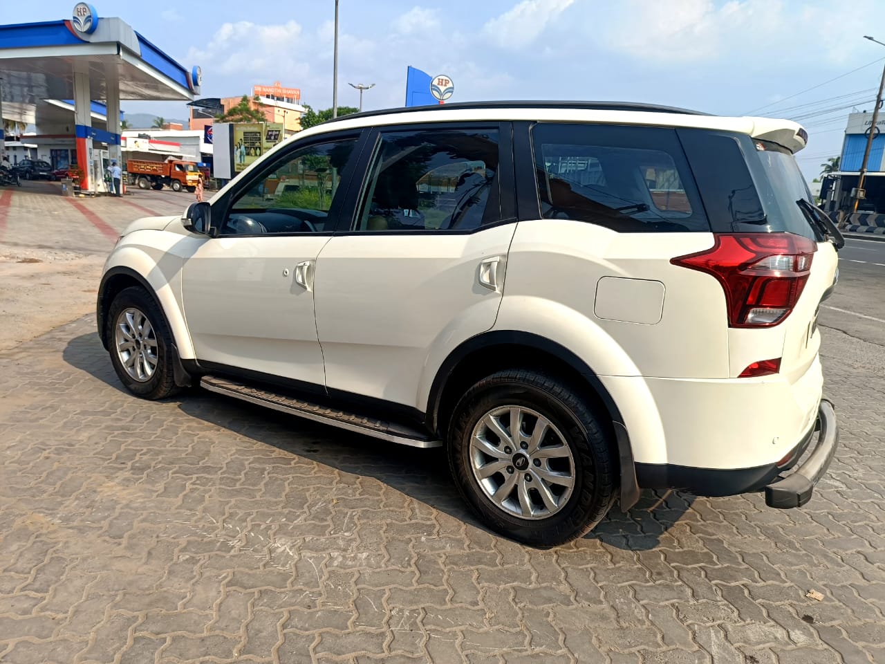 Mahindra XUV500 - Image 2