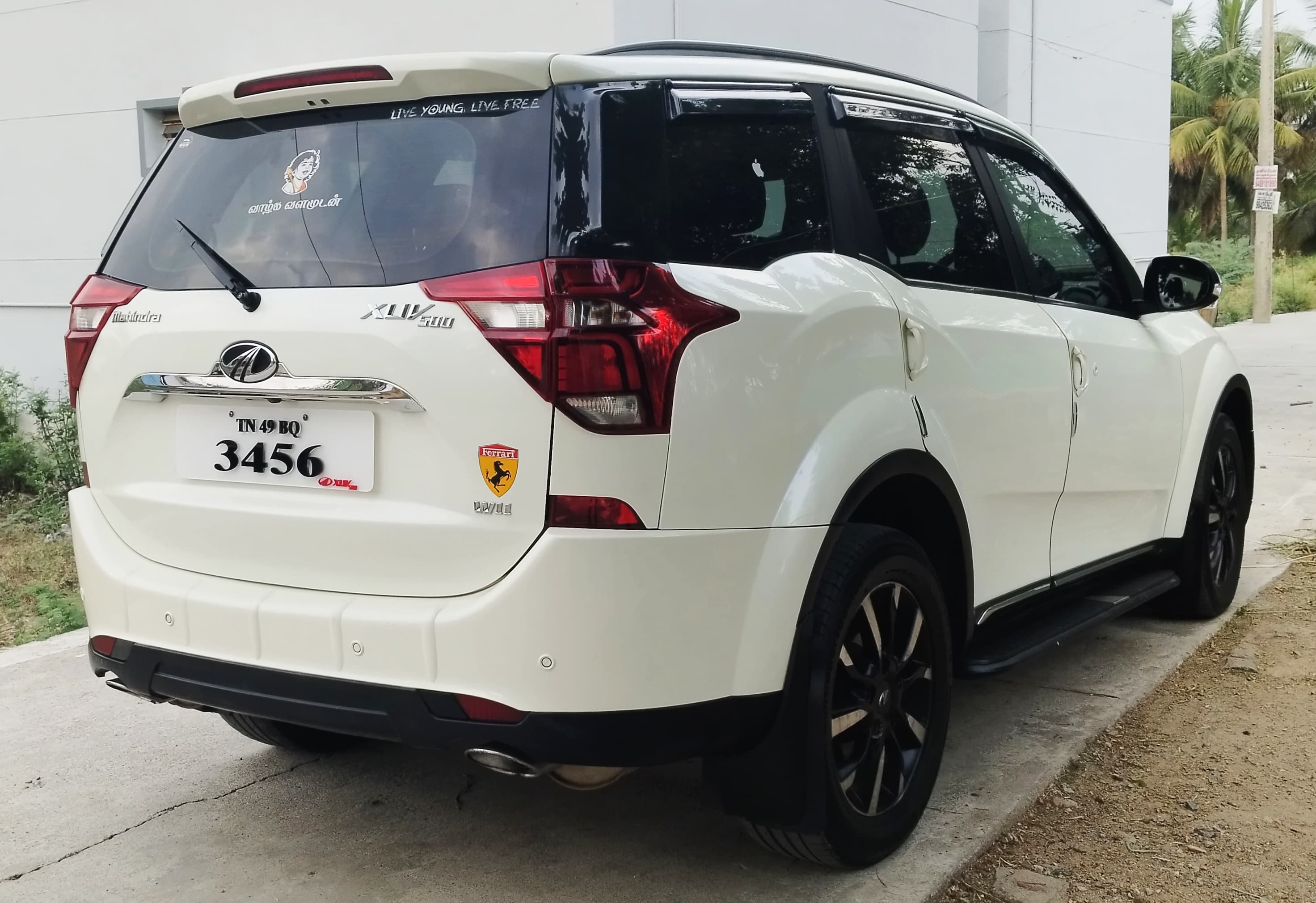 Mahindra XUV500 - Image 7