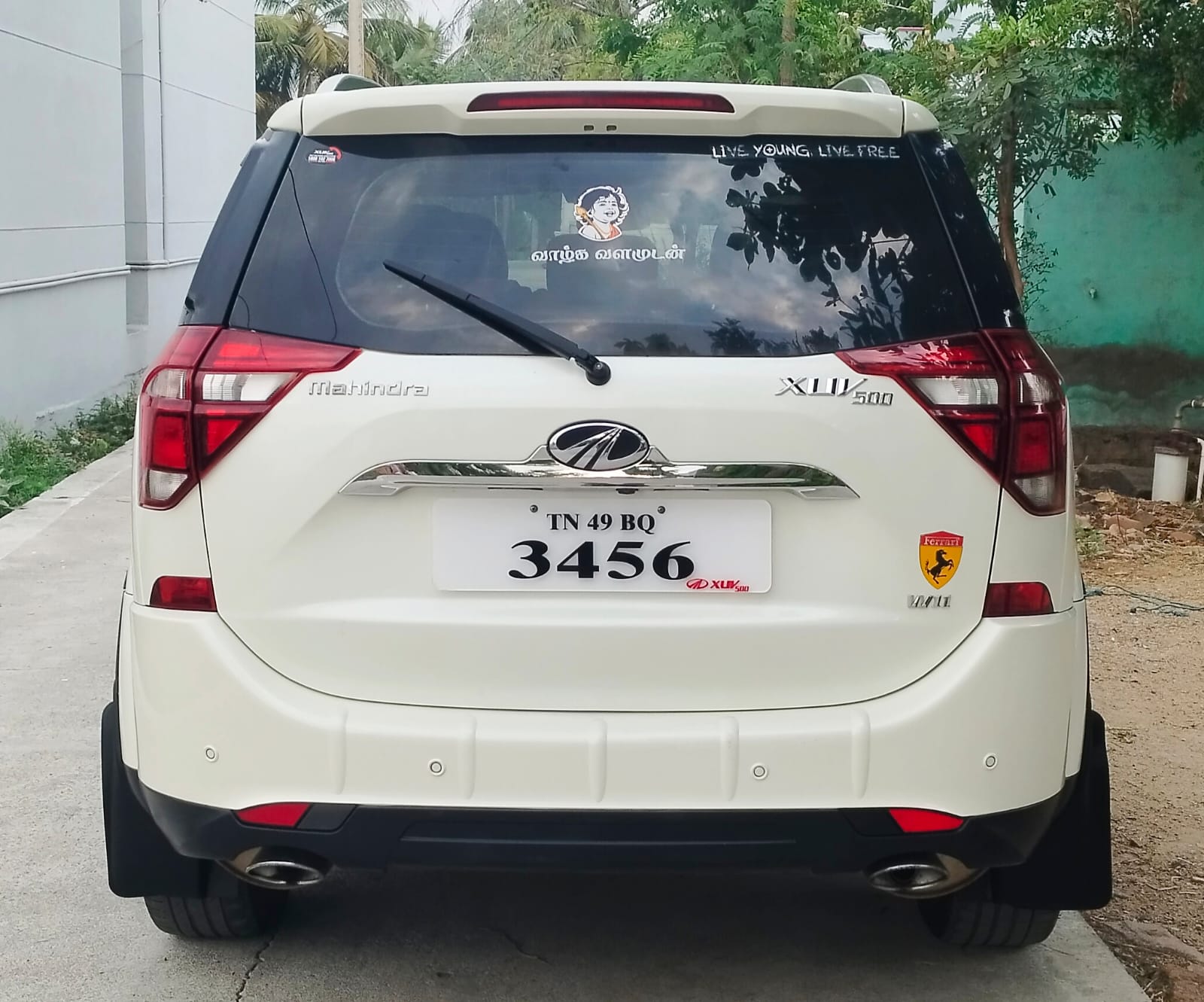 Mahindra XUV500 - Image 8