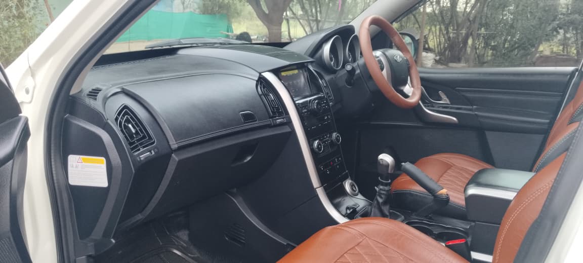 Mahindra XUV500 - Image 4