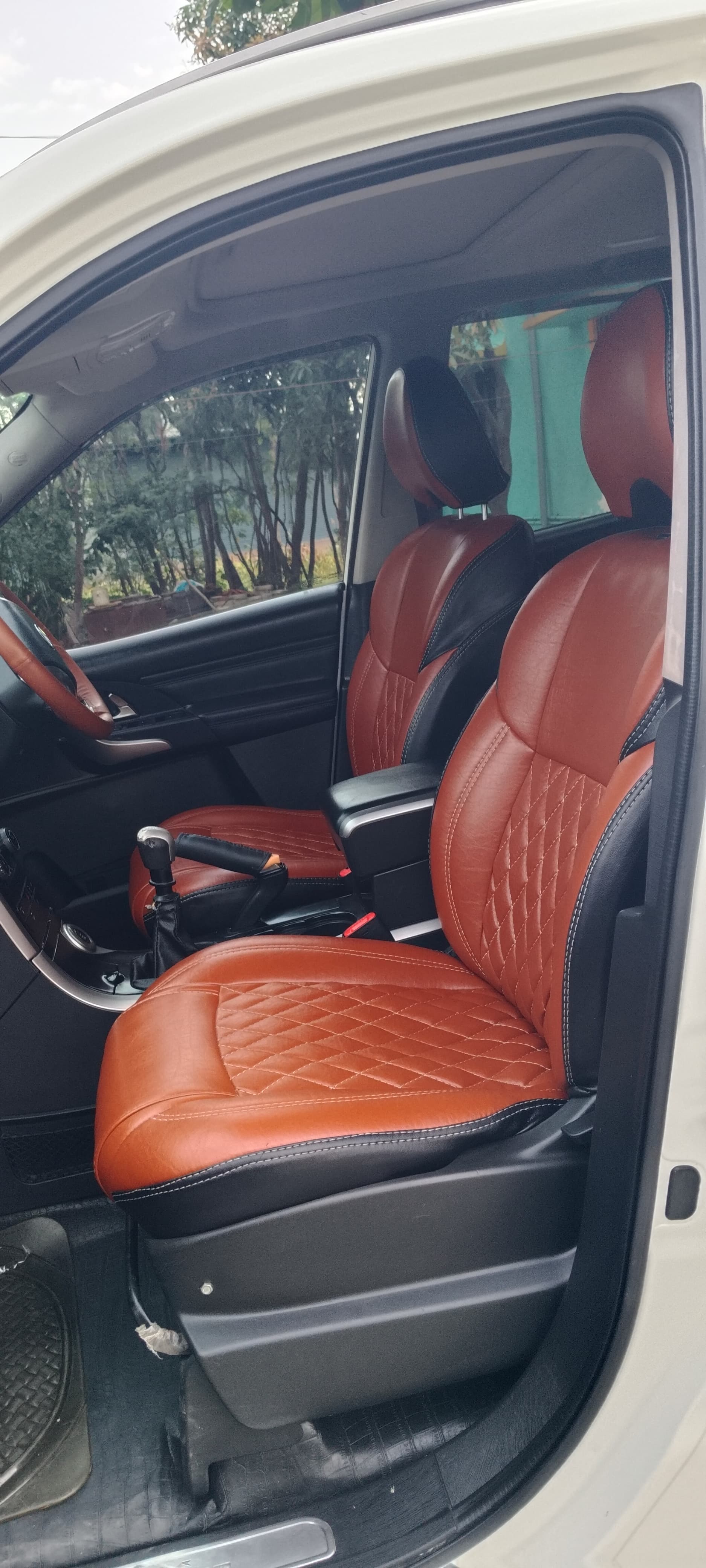 Mahindra XUV500 - Image 5