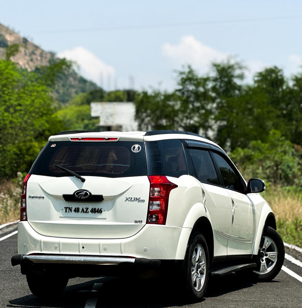 Mahindra XUV500 - Image 8