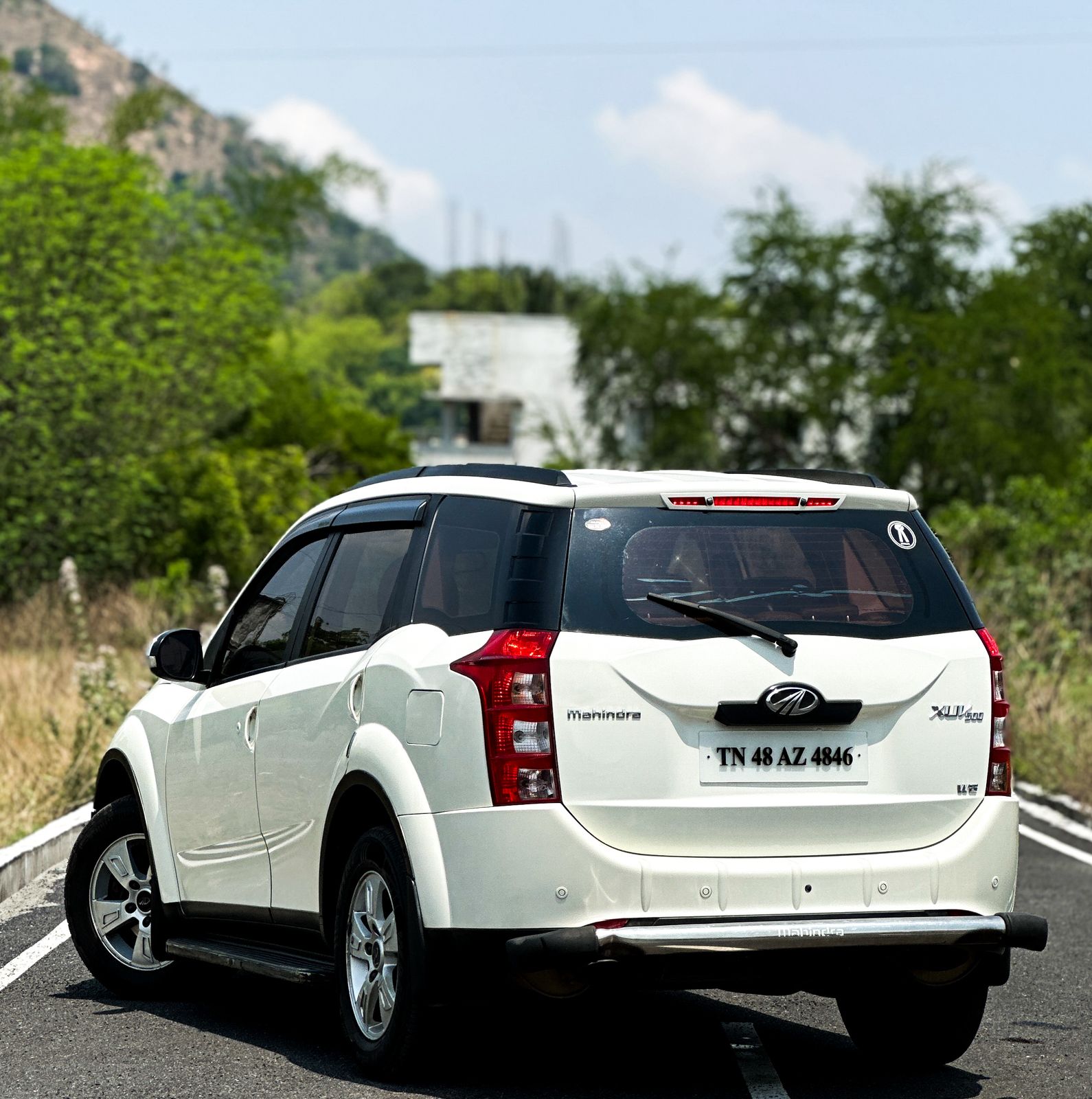 Mahindra XUV500 - Image 6